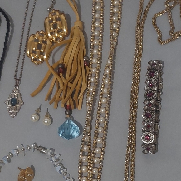 Jewelry LOT: Handblown Glass Pendants, Artisan Beaded Earrings & Bracelet etc - Picture 5 of 5